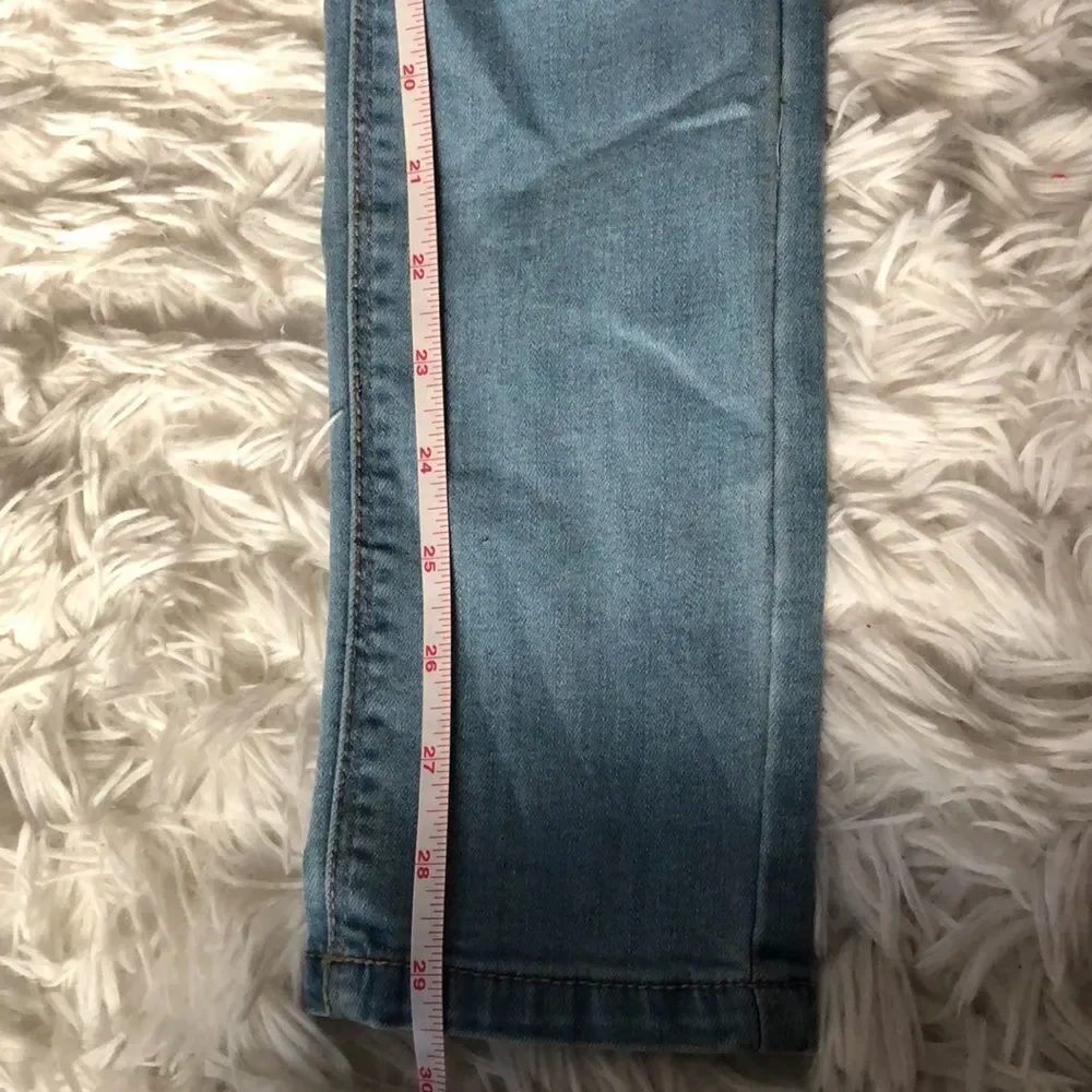 3/$45 Bluenotes Light Wash Skinny Jeggings - Picture 4 of 5